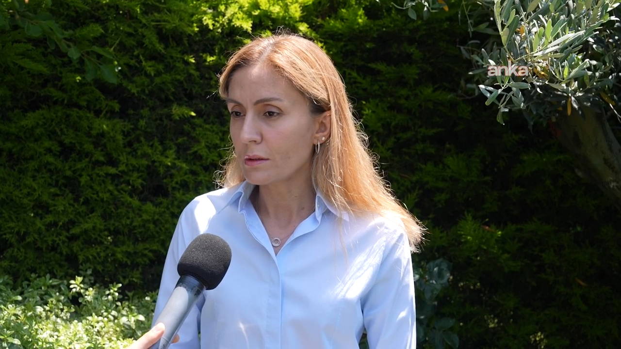 Hastaneye Sevk Edilen Mehmet Murat Çalık'ın Eşi Zehra Çalık: Herkesi Vicdanlı Olmaya Davet Ediyorum thumbnail