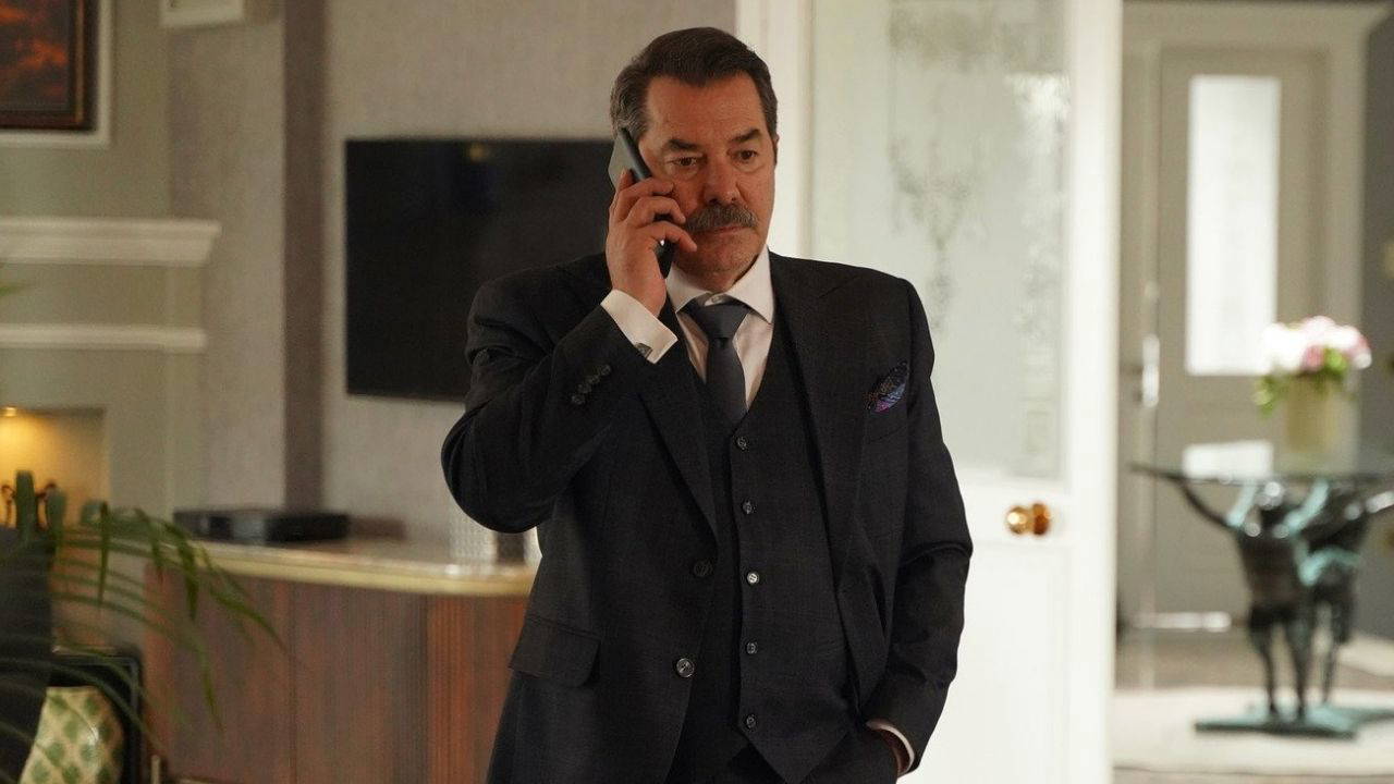 Aynı Yağmur Altında dizisinin Umur'u Fikret Kuşkan kimdir? Fikret Kuşkan hangi dizi ve filmlerde oynadı?