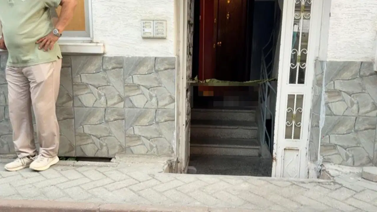 72 yaşındaki yaşlı adam evinin kapısında hayatını kaybetti