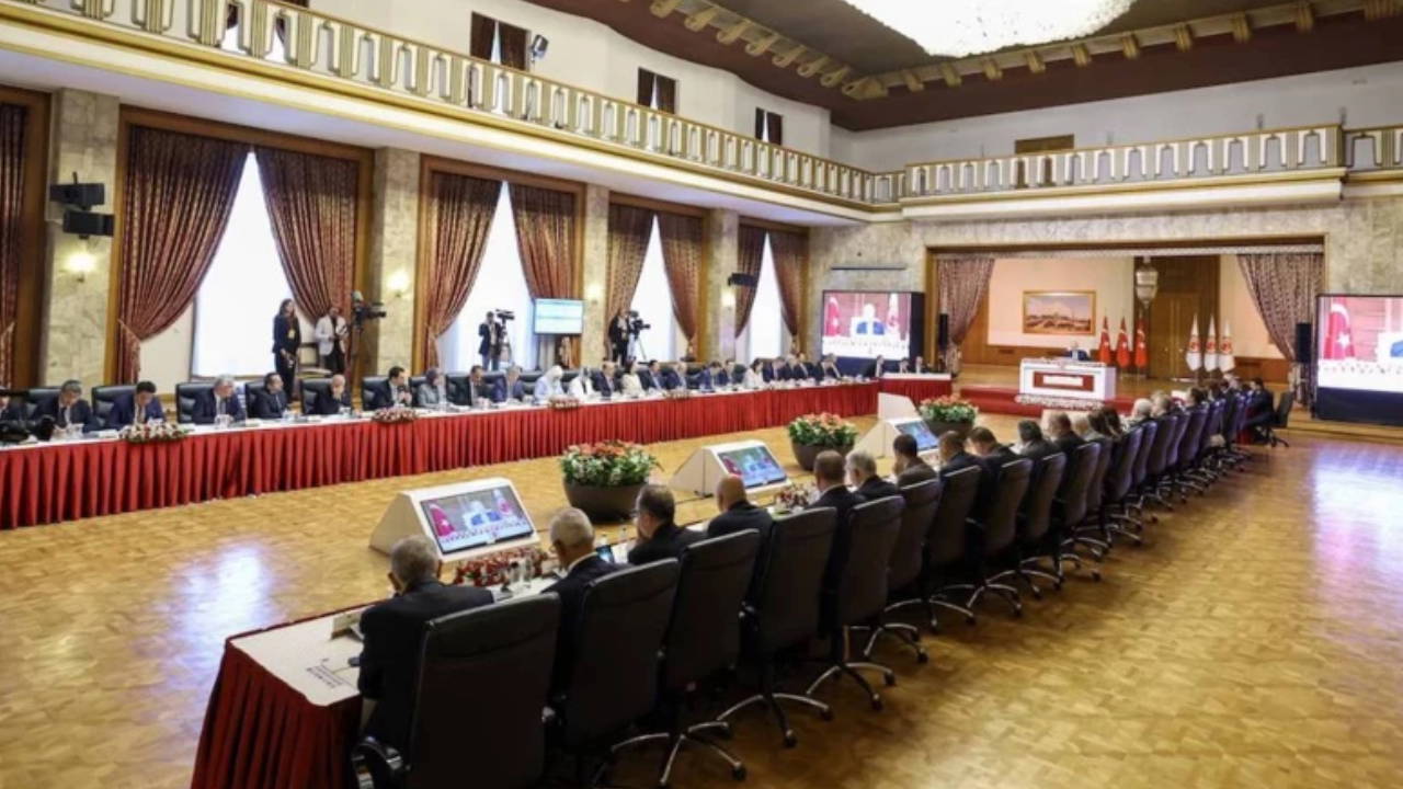Komisyon'un 6. toplantısında söz hukukçularda: 3 büyük baro katılmadı