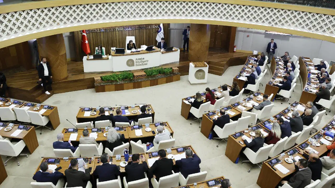 Mecliste tansiyon yükseldi: ‘Zor zamanlarda yön değiştirilmez’