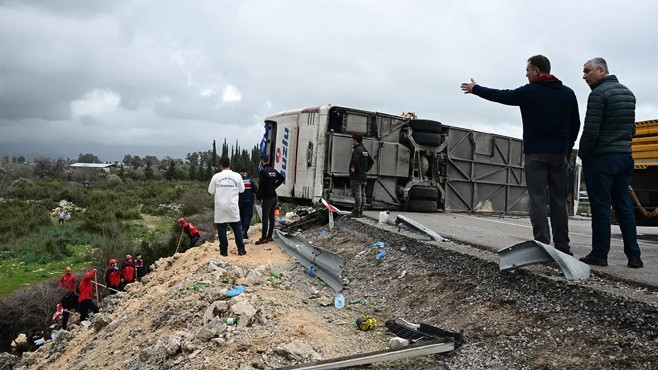 Antalya'dan bir acı haber daha geldi: Devrilen yolcu otobüsündeki ölü sayısı 10'a yükseldi