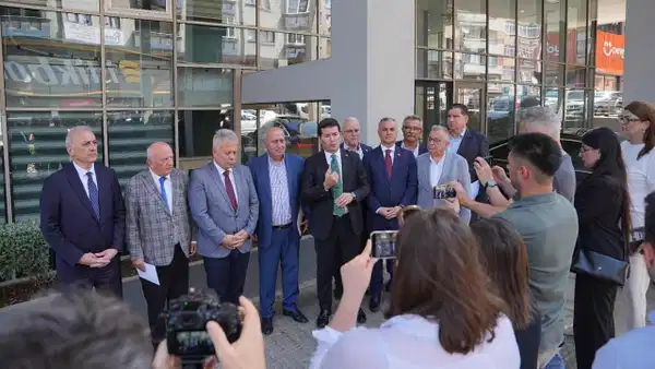 Trabzon Büyükşehir Belediye Meclisi'nde ‘hakaret’ ve ‘özür’ krizi: CHP Grubu toplantıyı terk etti