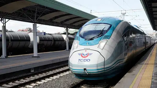 Bakan Uraloğlu duyurdu: YHT seferlerine 'tatil' düzenlemesi