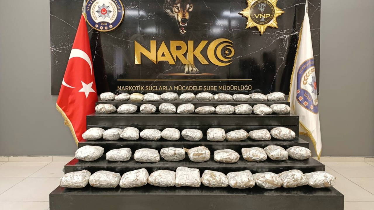 İki adrese operasyon... Van'da 134 kilo uyuşturucu ele geçirildi: 6 tutuklama!