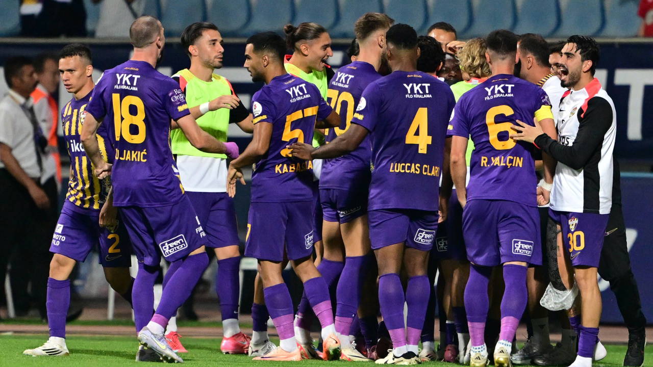 Eyüpspor Süper Lig'de 3 puanla tanıştı!