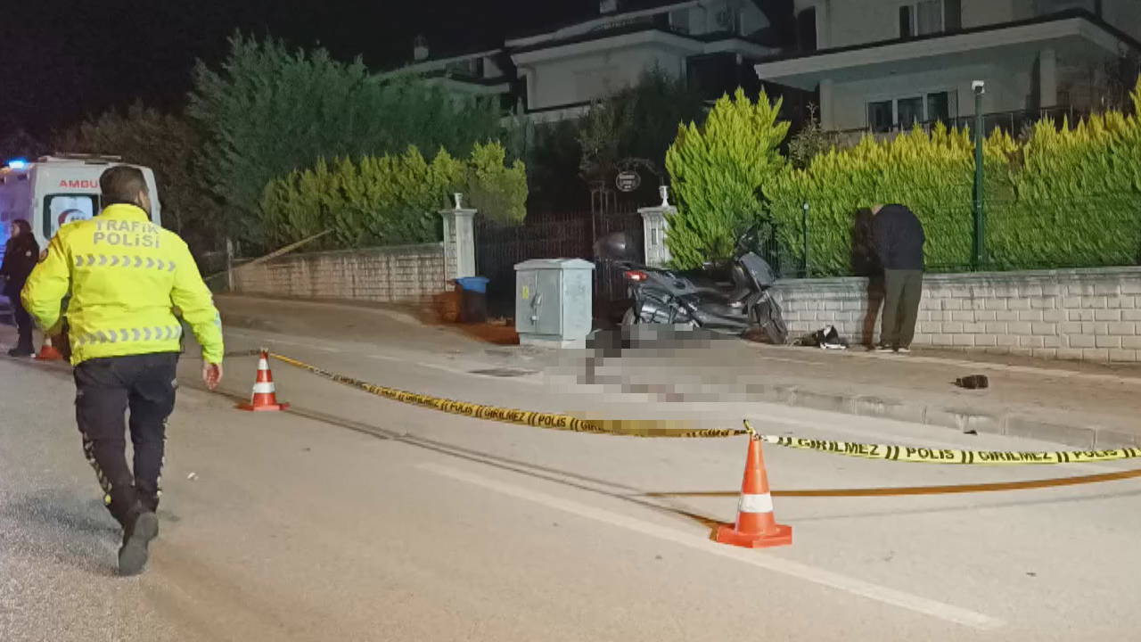 Bursa'da motosiklet sürücüsü elektrik panosuna çarptı, hayatını kaybetti