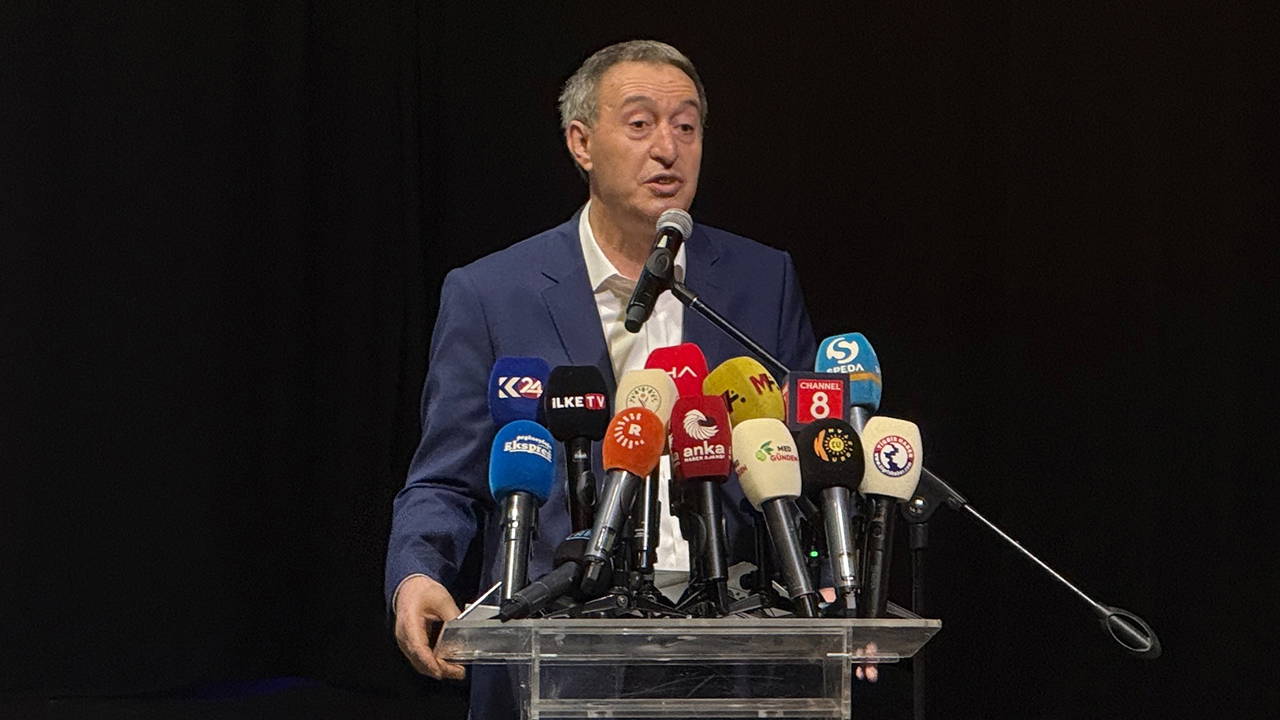 DEM Parti Eş Genel Başkanı Bakırhan'dan iktidara çağrı: 'Toplumun beklentisi, kayyım atanan başkanların görevine dönmesi'