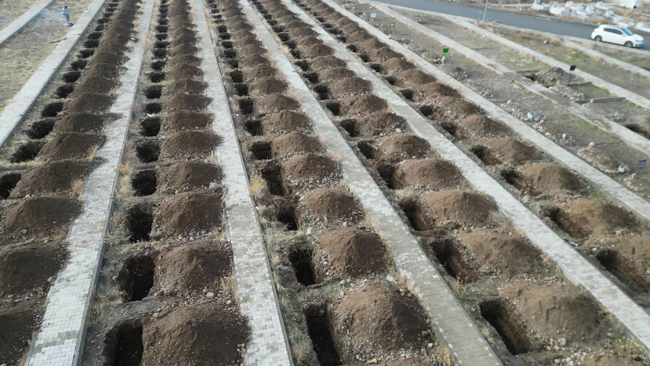 Dondurucu soğuklar öncesi '500 kışlık mezar' kazıldı