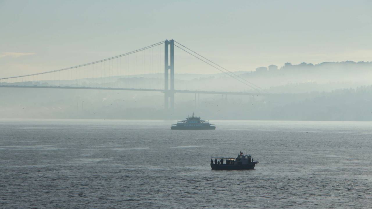 İstanbul Boğazı'nda sis etkili oldu!