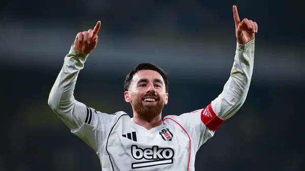 Orkun Kökçü'den derbide hakem tepkisi: 'Psikolojimizi bozuyor'