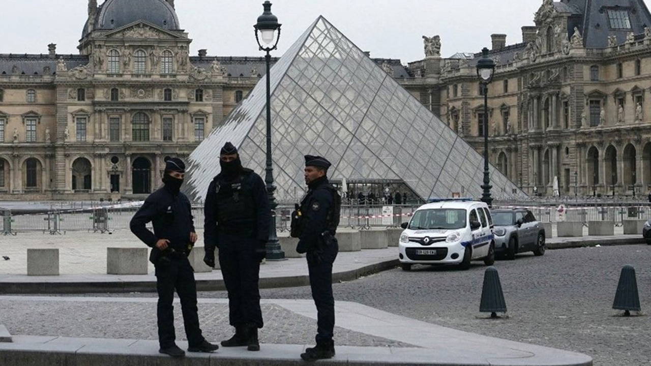 Louvre Müzesi’nde çalınan eserlerin değeri belli oldu