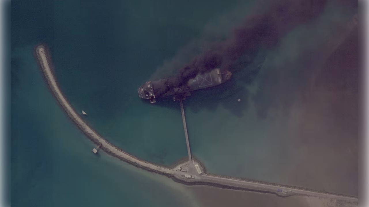 Uydu görüntüleri ortaya çıkardı: İran’ın savaş gemileri yanıyor