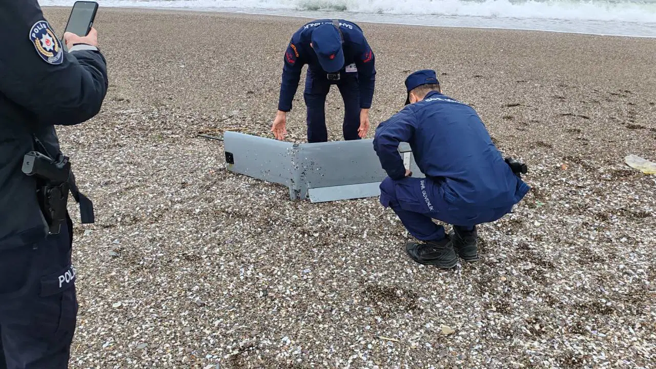 Sakarya'da deniz kıyısında İHA parçaları bulundu