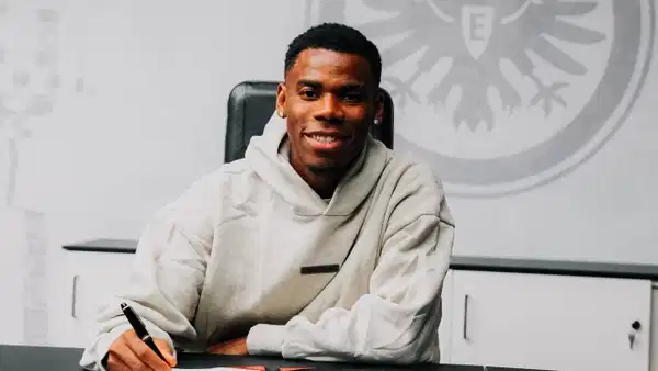 Eintracht Frankfurt, Raphael Onyedika'yı açıkladı
