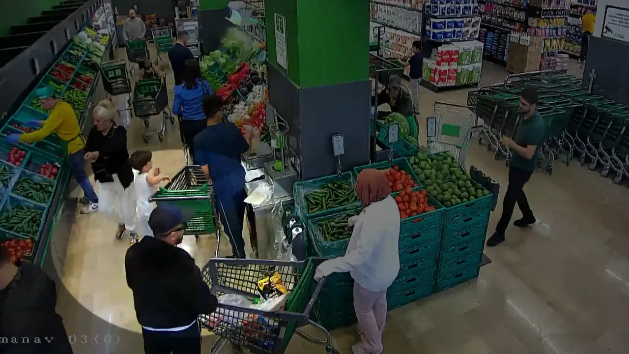 Başakşehir'de markette hırsızlık: Müşterinin altın ve döviz 
