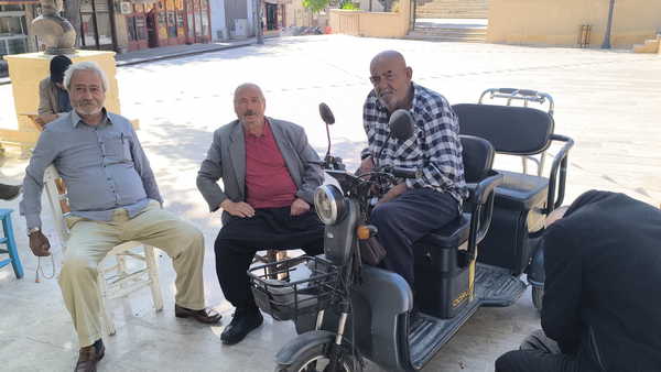 Geçim sıkıntısı çeken Adanalı yurttaş: 'Adam kebabını yiyor biz de kokluyoruz'