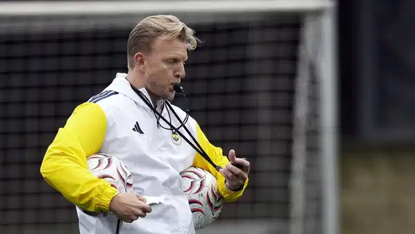 Fenerbahçe, Göztepe'yi konuk edecek... Dirk Kuyt, 11'i netleştirmeye başladı