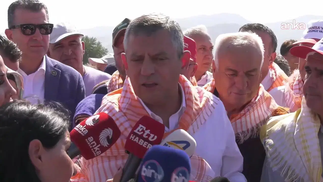 Özgür Özel’den Manisa’da üzüm üreticisine destek: '3 yıl önce 1 kilo üzüm 3 litre mazot alıyordu, bugün 1 litre almıyor'