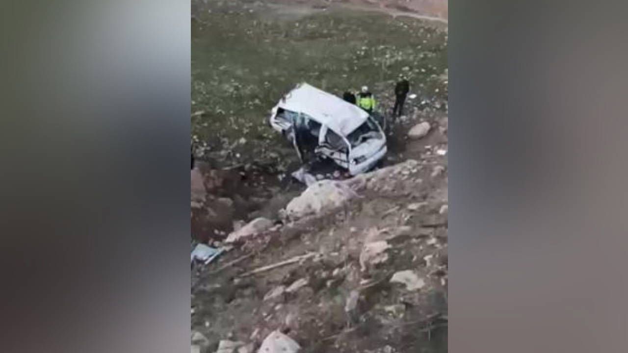 Batman’da araç uçuruma yuvarlandı: 3 ağır yaralı