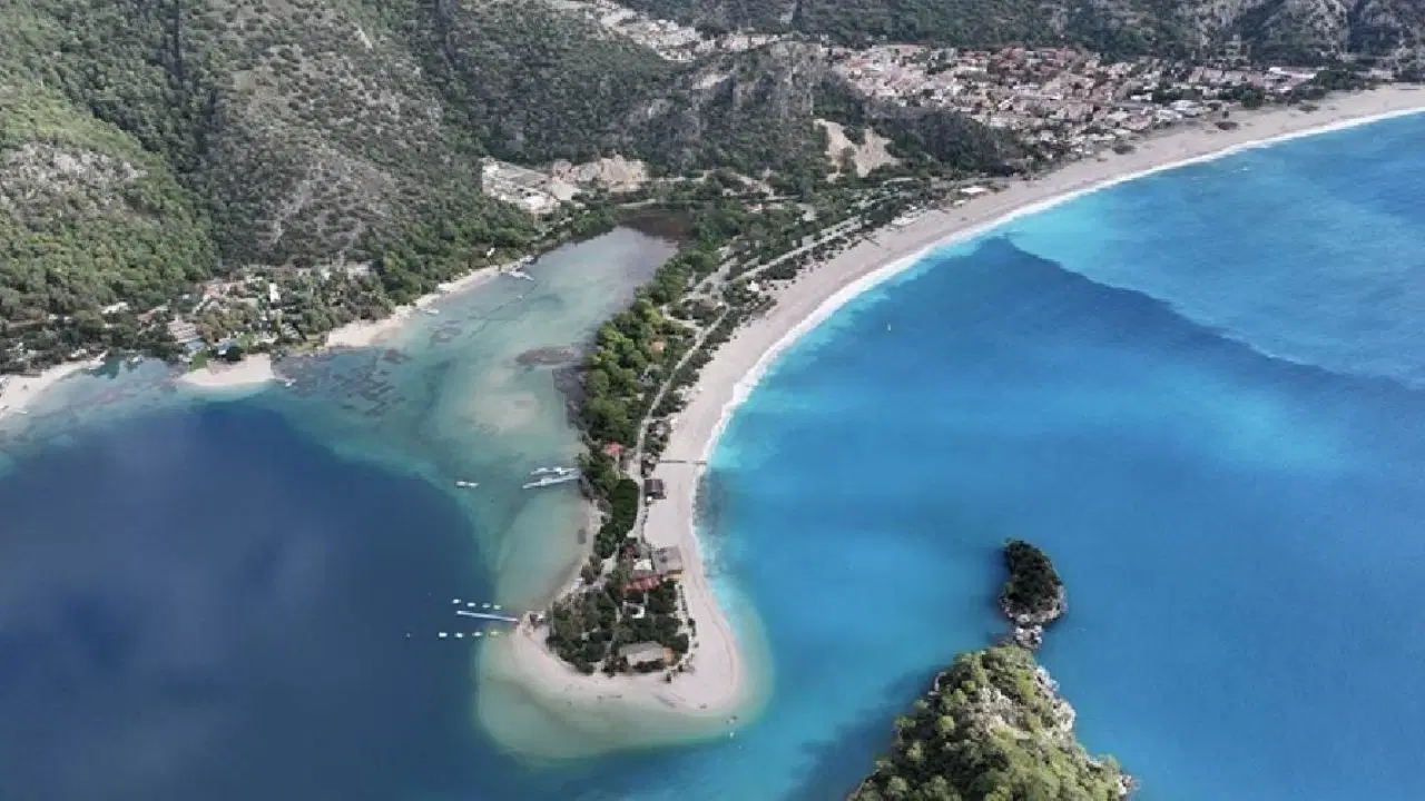 Ölüdeniz'in rengi değişti