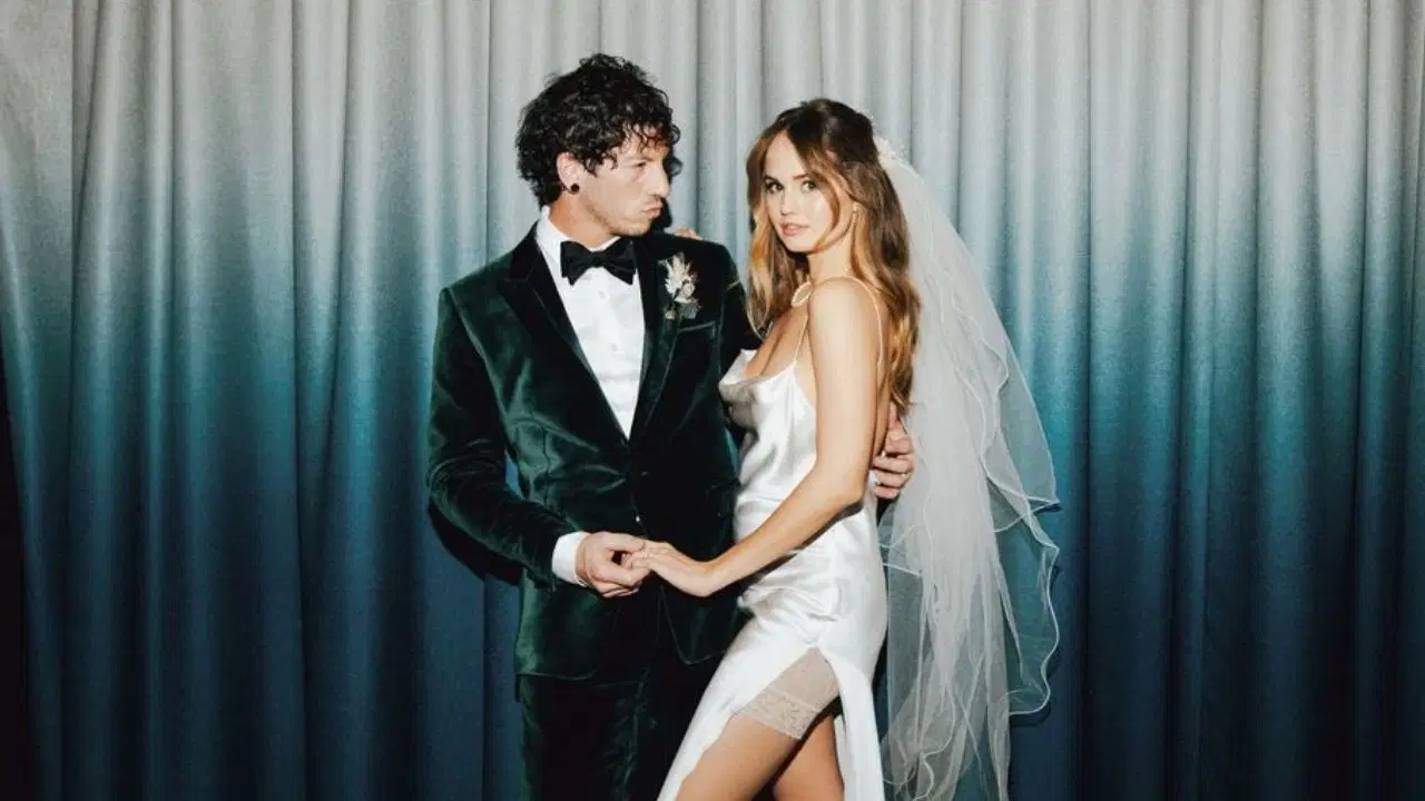 Debby Ryan ve Josh Dun ilk bebeklerini kucaklarına aldı