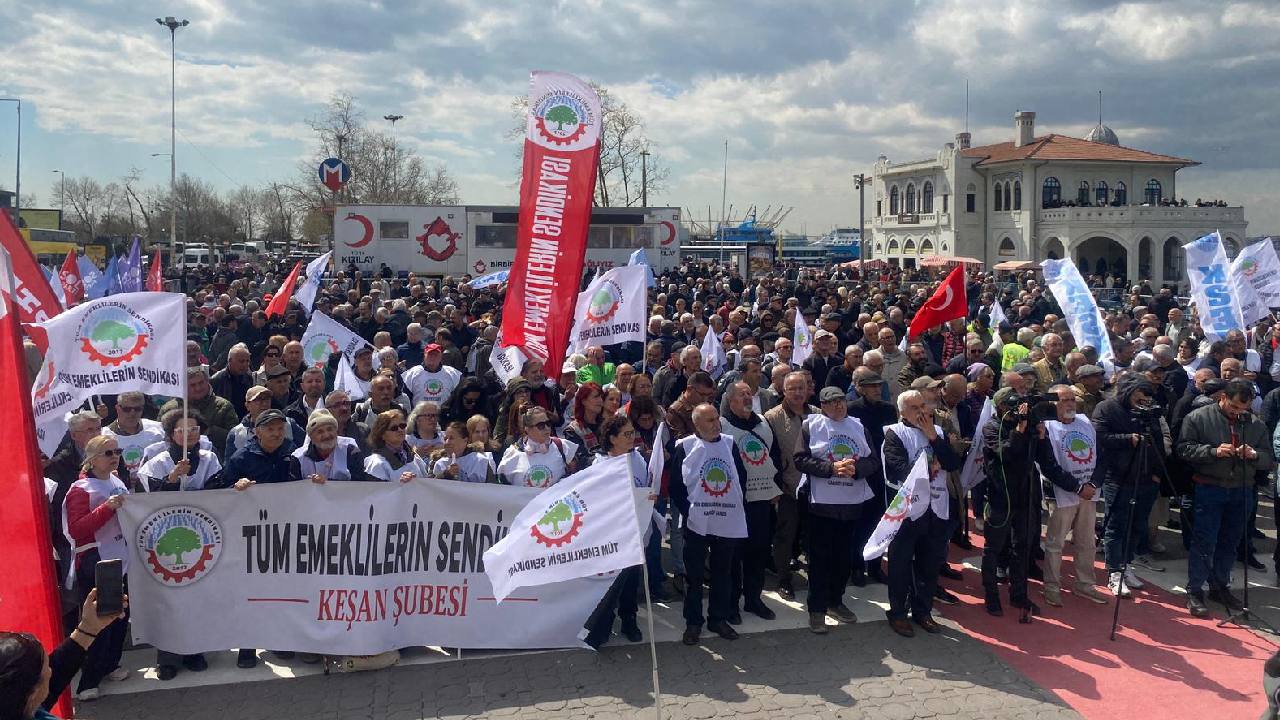 Sefalet isyanı Kadıköy’de yükseldi: Emeklilerden ‘insanca’ yaşam talebi