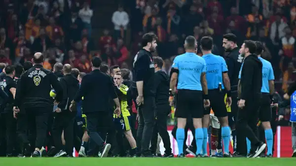 Galatasaray - Fenerbahçe derbisinin PFDK kararları açıklandı: Abdülkerim Bardakcı ve Archie Brown'ın cezaları belli oldu