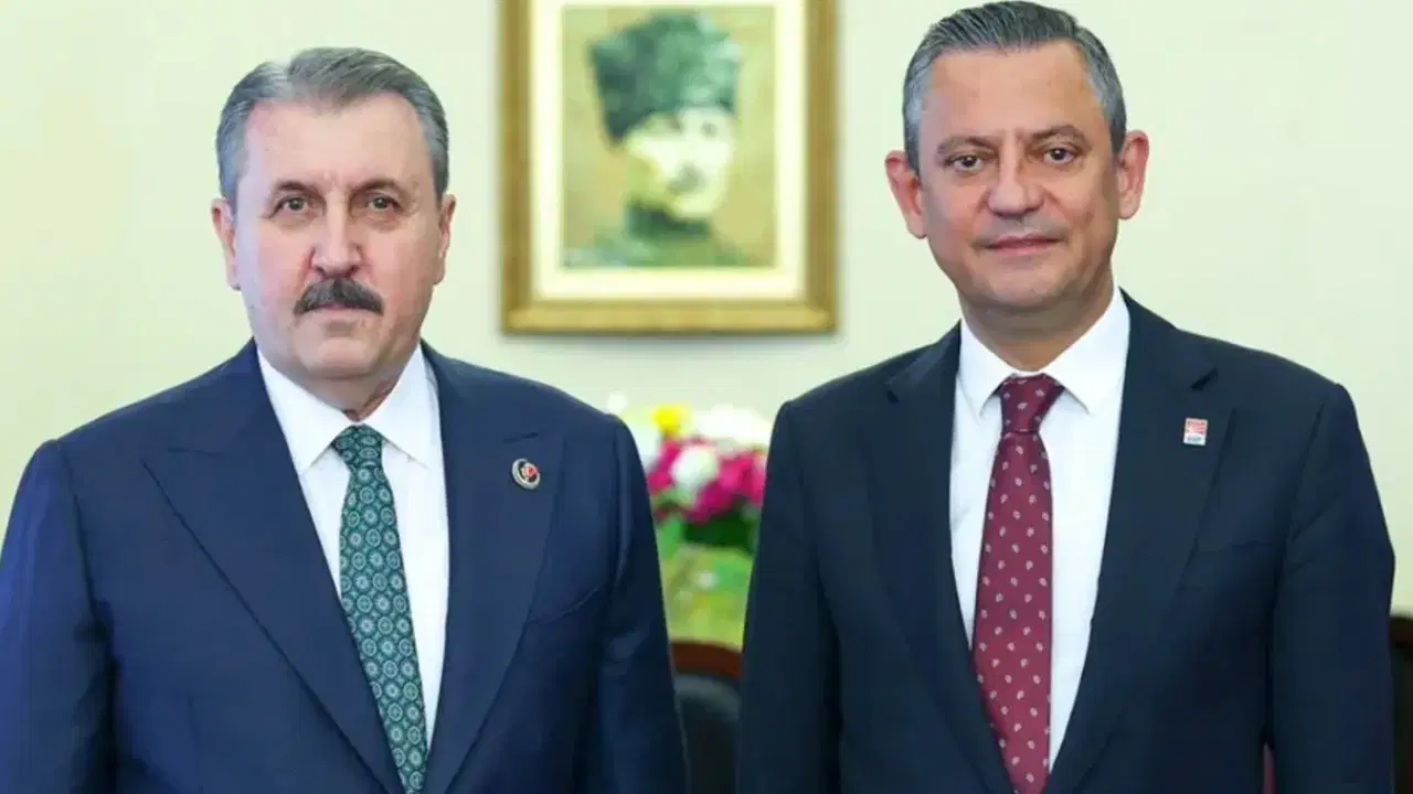 Mustafa Destici'den yeniden Genel Başkan seçilen Özgür Özel'e tebrik telefonu!