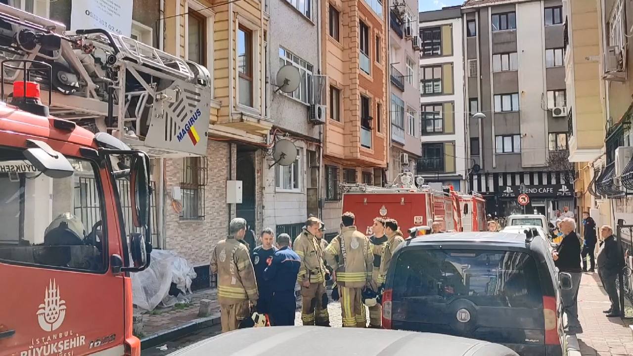 İstanbul'da yangın: 3. kattan atlayan kişi ağır yaralandı!