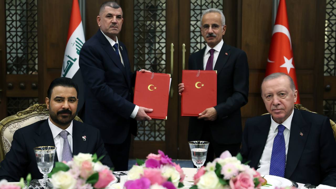 Canlı yayında imza gerilimi: Iraklı bakan kriz çıkardı... Erdoğan 'Beş anlaşma değil miydi?' diye sordu