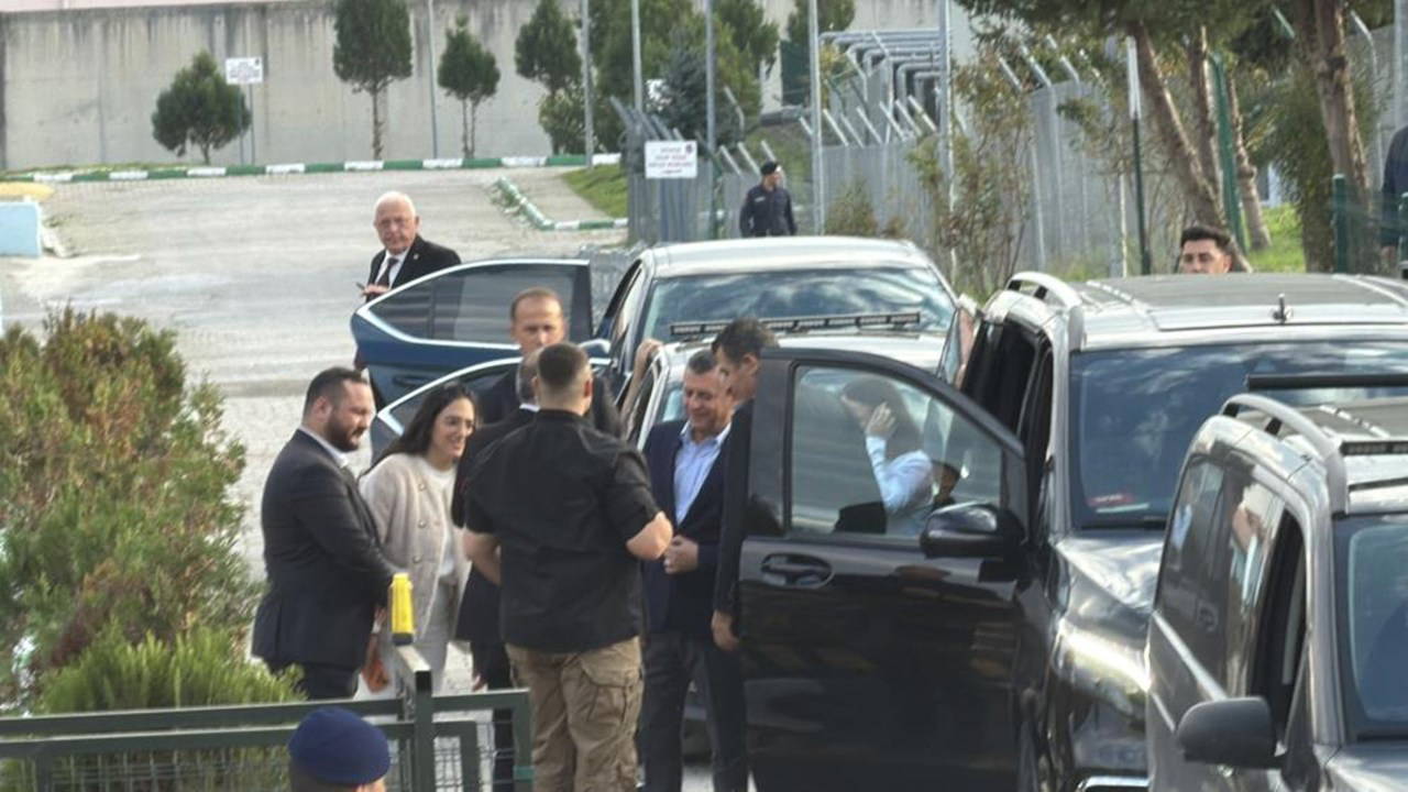 Özgür Özel, Düzce’de tutuklu bulunan Pınar Türker’i ziyaret etti