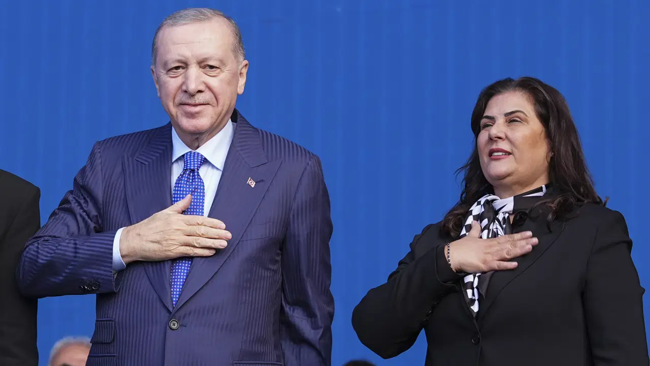 Erdoğan, AKP'ye geçen Özlem Çerçioğlu'na övgüler yağdırdı: 'Aydınlı kardeşlerimin Topuklu Efe'si...'