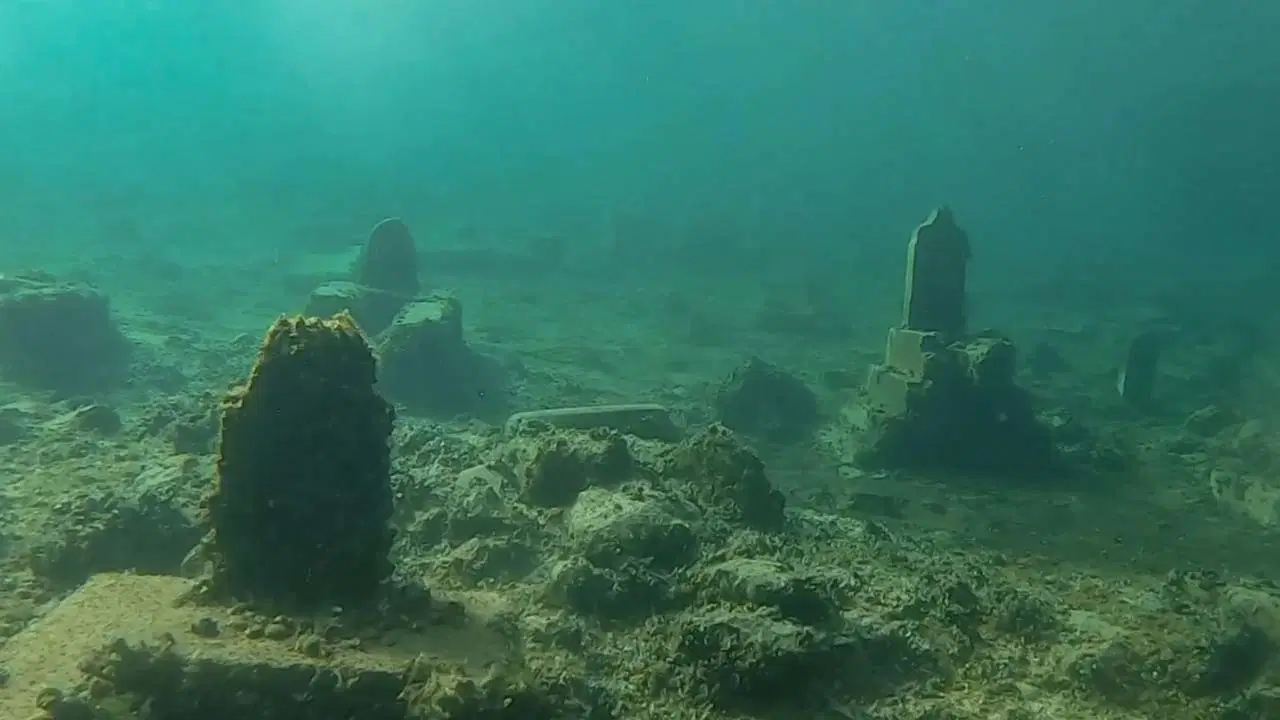  2 bin 400 yıllık yapılar su altında görüntülendi