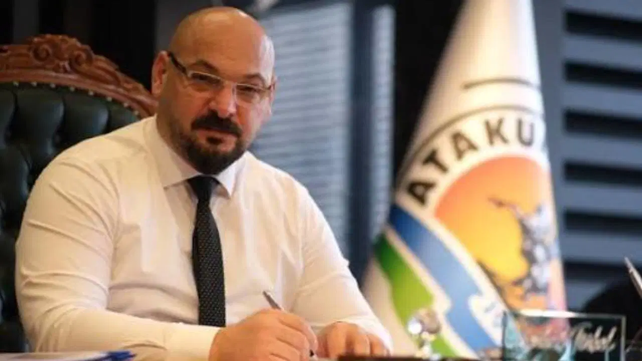 Atakum Belediye Başkanı Serhat Türkel ile 20 meclis üyesi CHP'den istifa etti