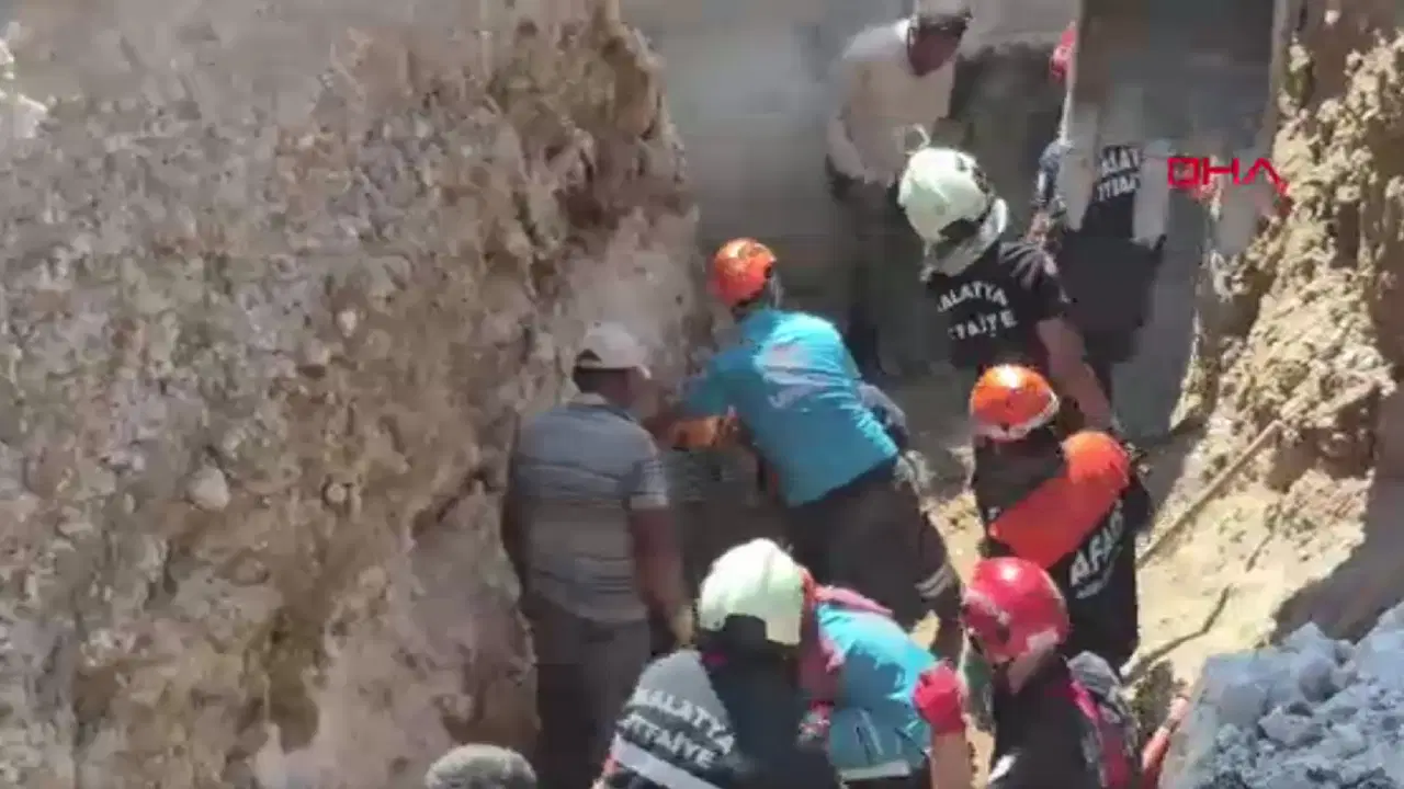 Malatya'da konut inşaatında göçük: 2 işçi toprak altında