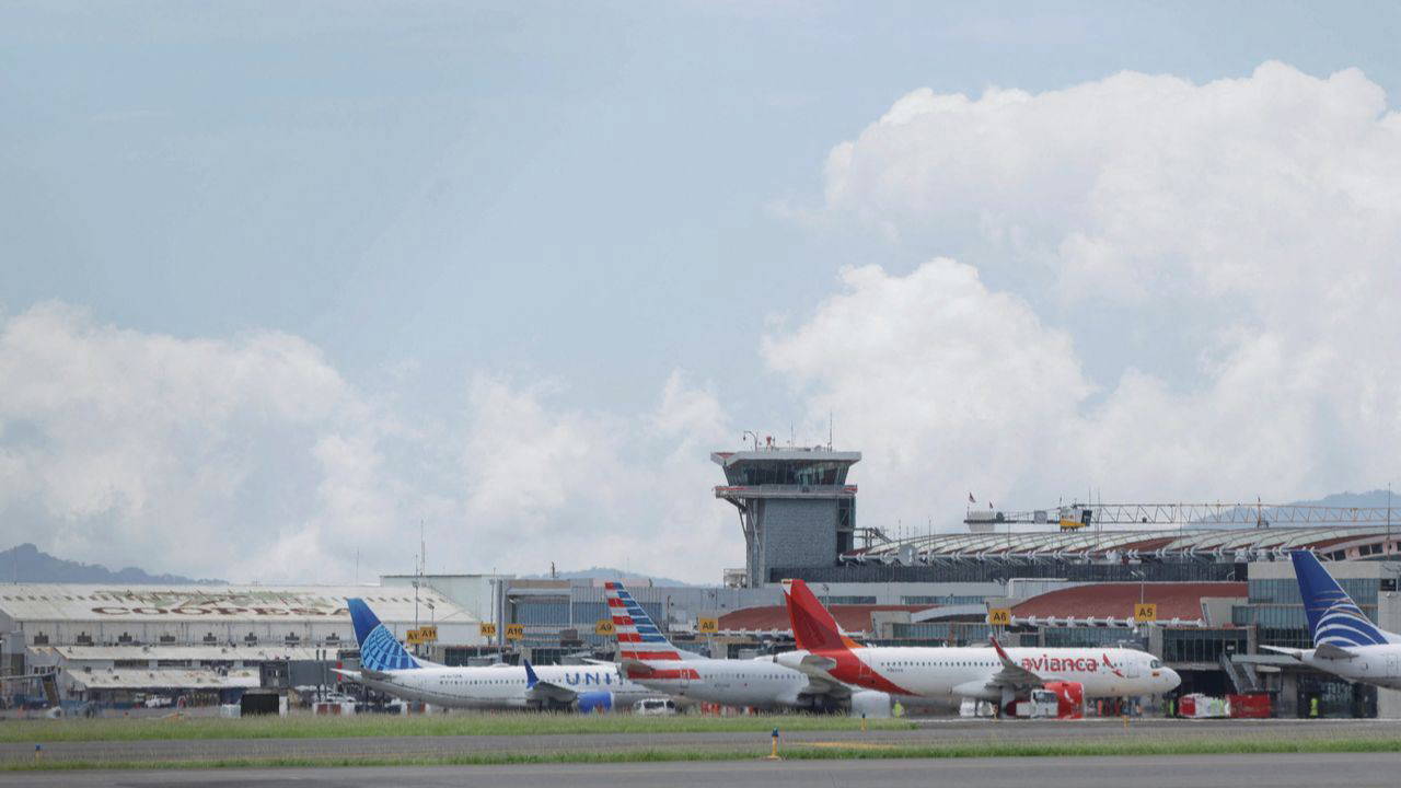 İki dev yolcu uçağı çarpıştı, faciadan dönüldü