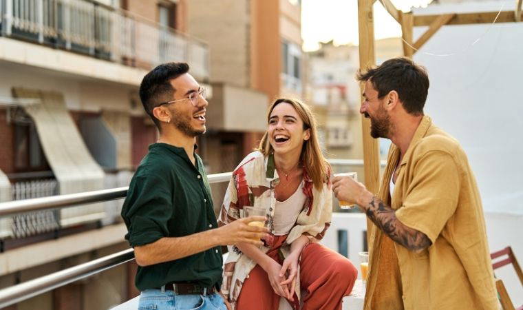 Enerjisiyle girdiği her ortamın havasını değiştiren 4 burç: Bu burçlar herkesin modunu anında yerine getiriyor...