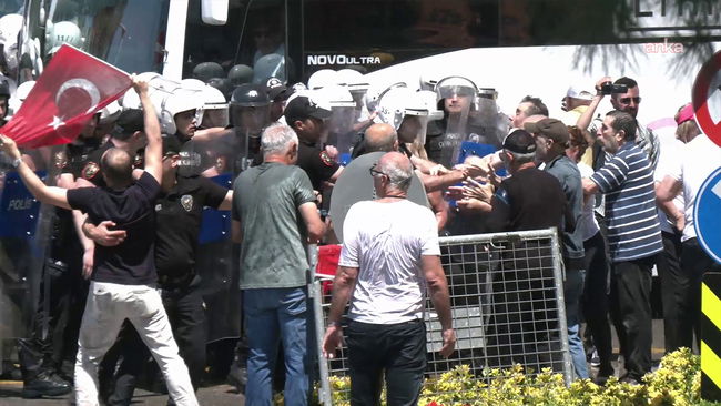 Özgür Özel'in İzmir buluşması: 2 kişi gözaltında