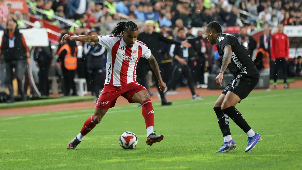 Antalyaspor - Alanyaspor maçında kazanan çıkmadı!