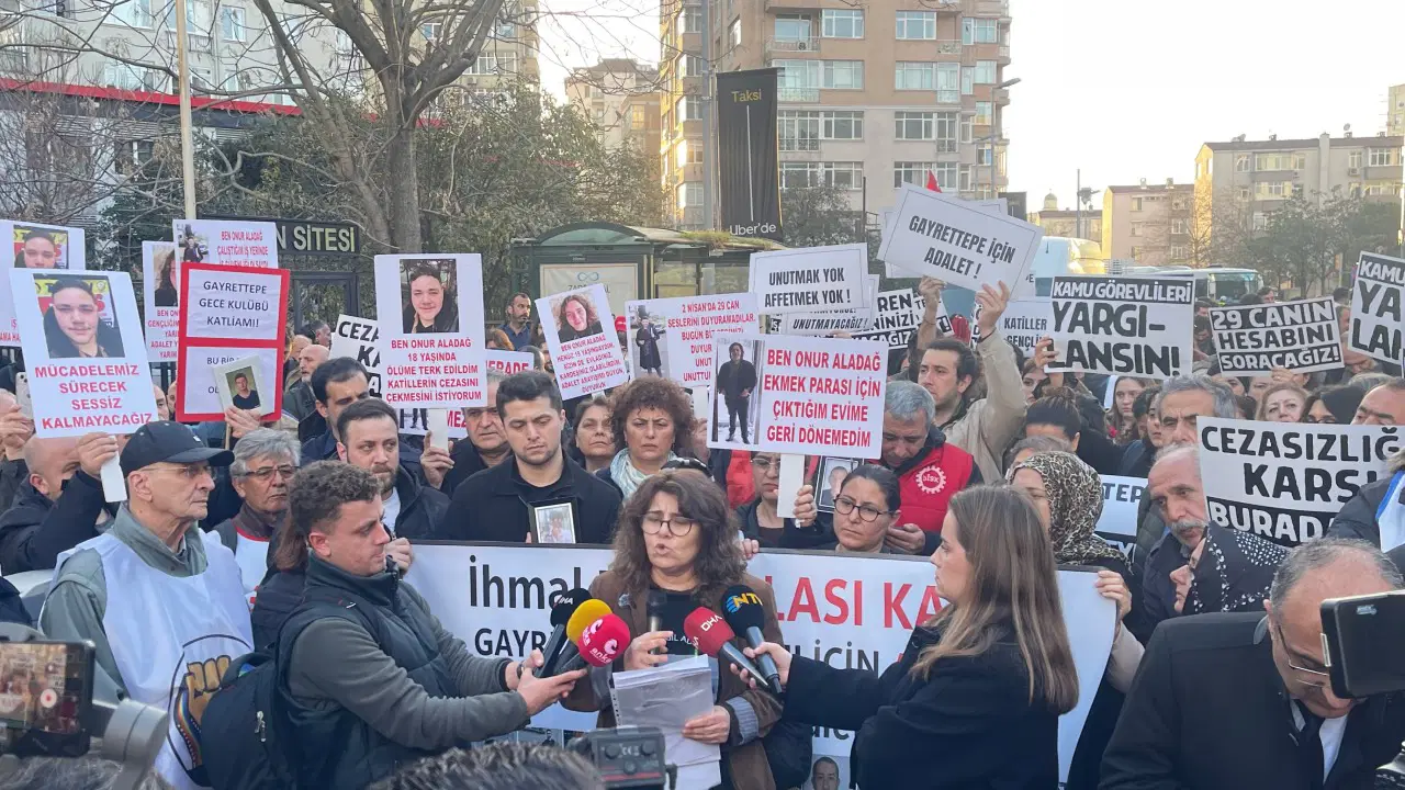 Gayrettepe yangınında ölen 29 işçi anıldı: 'Bu kaza değil, işçi katliamı'