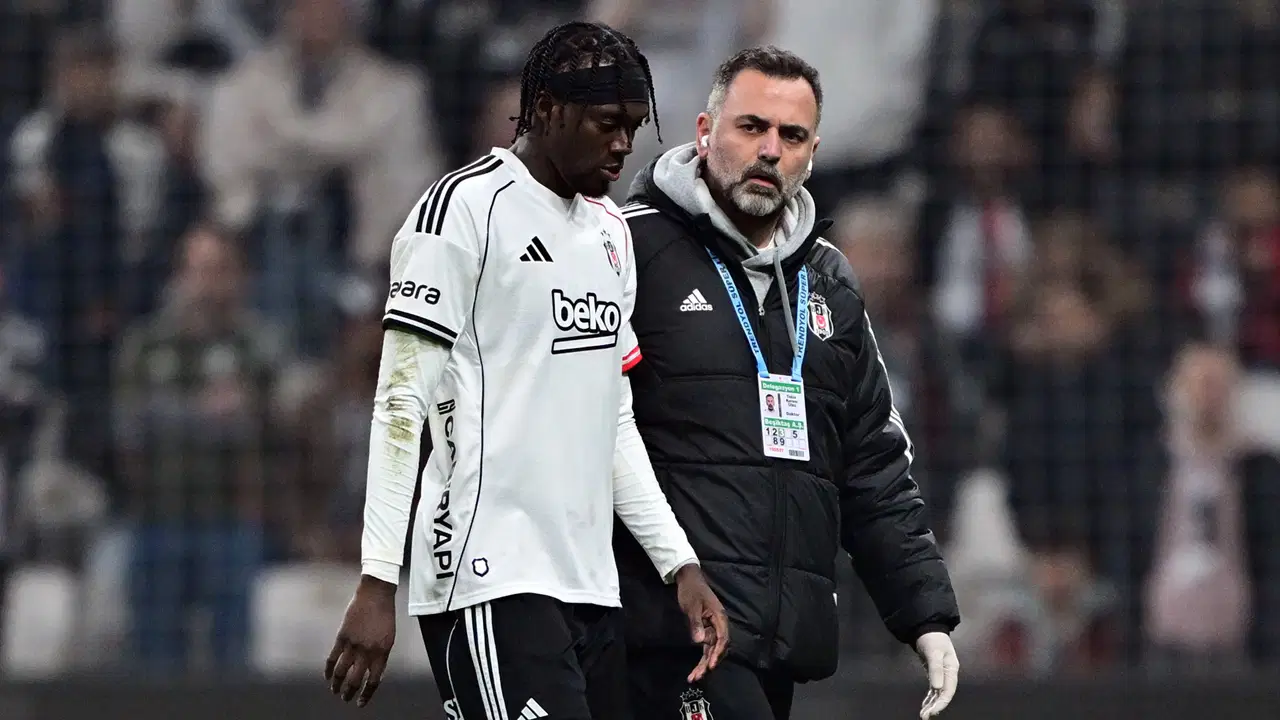 Maça devam edememişti... Abraham hastaneden paylaşım yaptı!