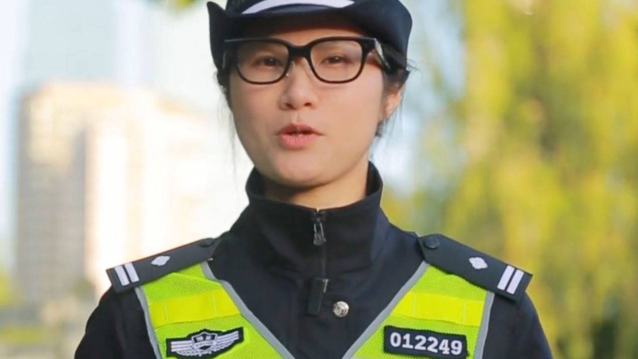 Çin'deki trafik polisleri yapay zeka destekli akıllı gözlükler kullanmaya başladı