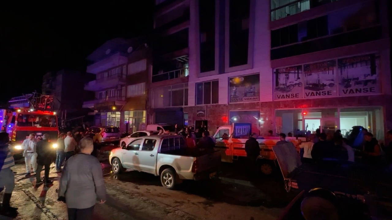 Aydın'da 9 katlı binada yangın çıktı, 5 kişi dumandan etkilendi