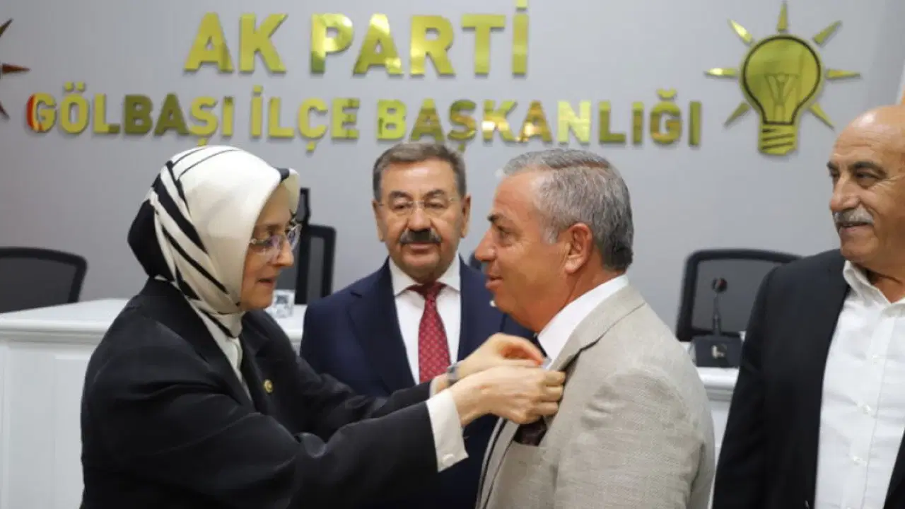 Gölbaşı Belediye’sinin 6 CHP’li belediye meclis üyesi AKP’ye geçti