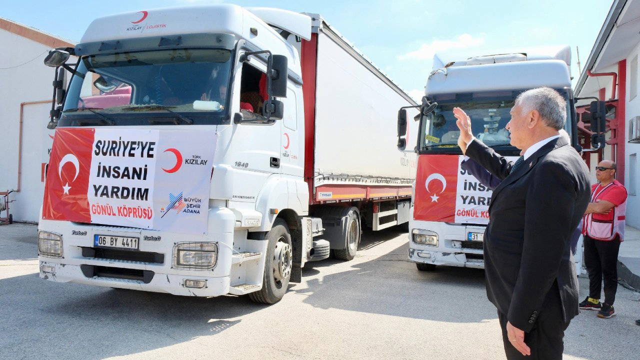 Adana’dan Suriye’ye 3 tır yardım malzemesi gönderildi