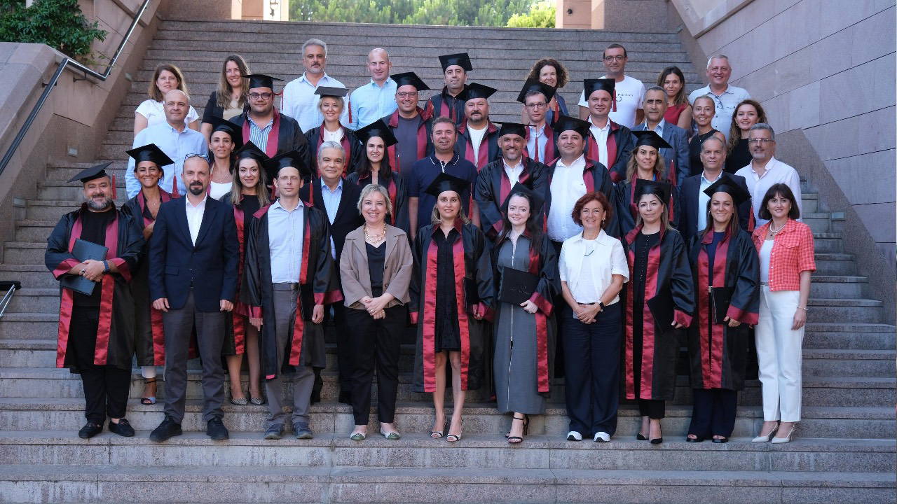 Yönetsel kadroyu geleceğe hazırlıyor