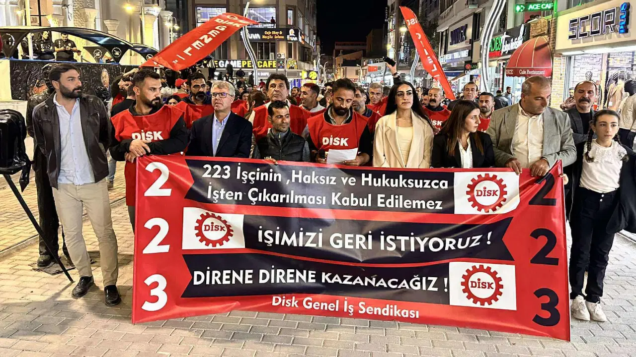 Van'da işten çıkarılan işçilerin eylemi 69'uncu gününde: 'Kayyumlar gidecek, emekçiler dönecek'