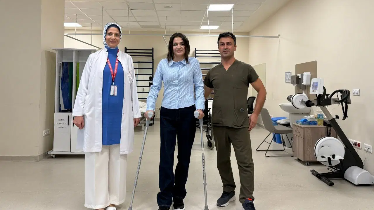 6'ncı kattan düşen, doktorların 'yürüyemez' dediği üniversiteli Ceylan, ayağa kalktı