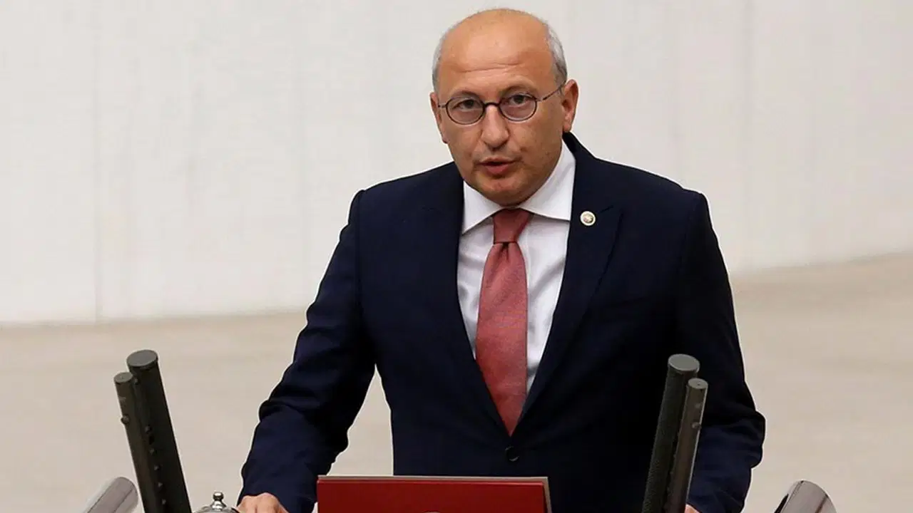 YENİ Partili Çakırözer basın özgürlüğü raporunu açıkladı: 'Eylül ayında en az 50 gazeteci hakim karşısına çıktı, 1350 hesaba erişim engeli getirildi'